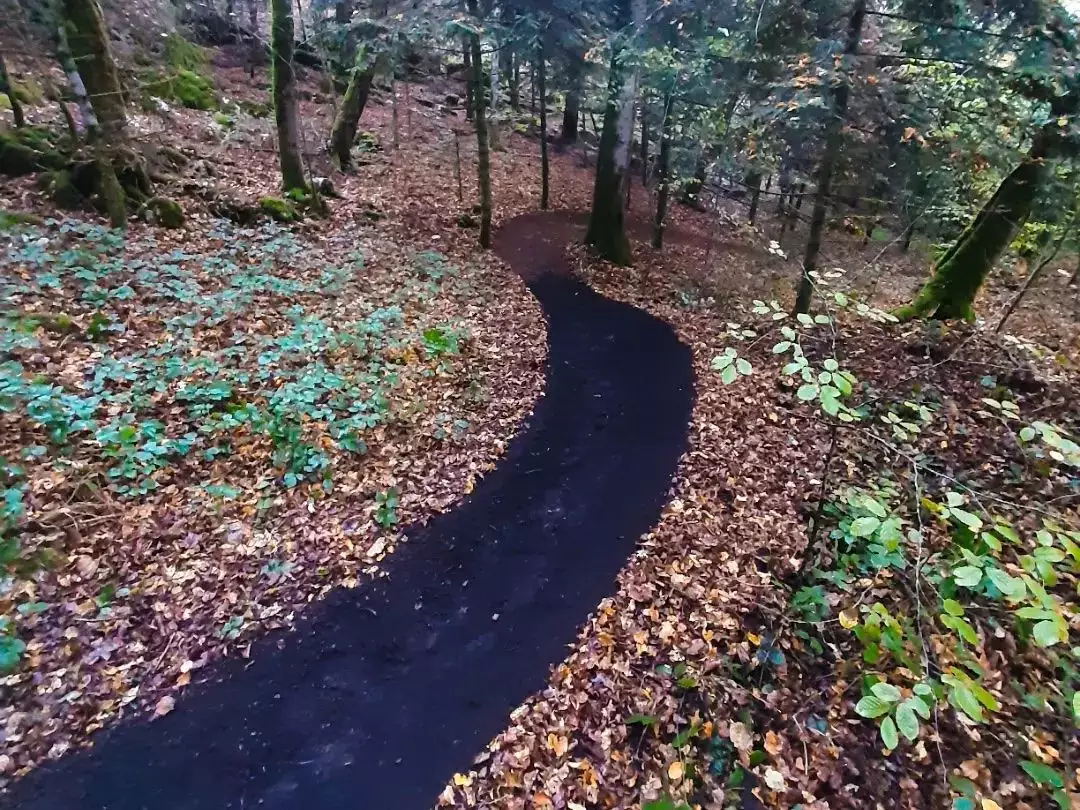 hipHop piste rouge Mont Poupet Bike Park virage de terre noire